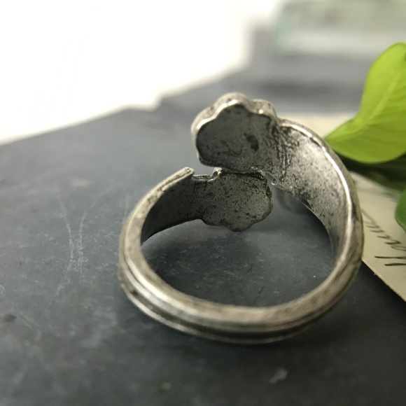 Daffodil Flower Spoon Ring Vintage Inspired - Picture 5 of 5